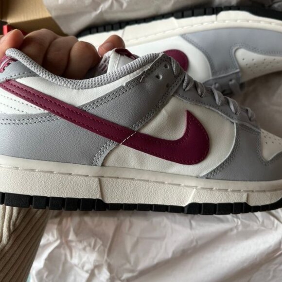 BRAND NEW NIKE DUNK LOW WOMEN - Picture 2 of 6